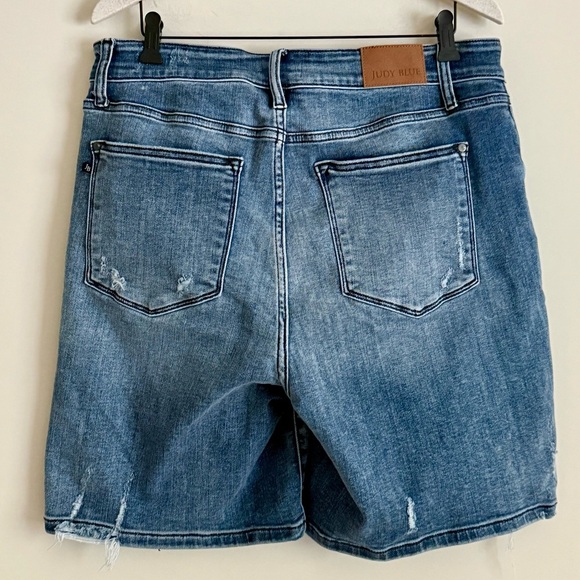Judy Blue Bermuda Distressed Shorts High Rise Size 1X - Picture 3 of 10
